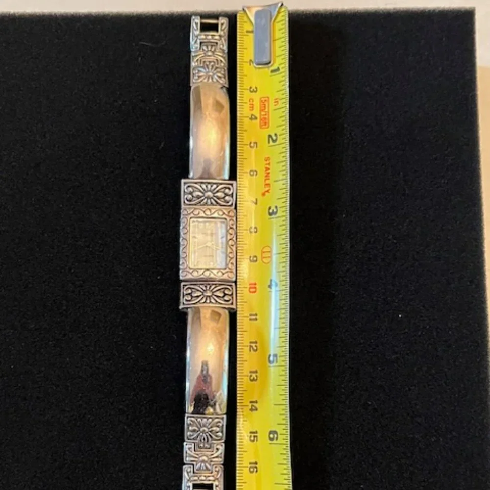 ACCESSORY CROSSING | Women's Silver-tone Bracelet watch-NEW Battery